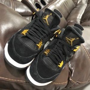 Air Jordan royalty 4